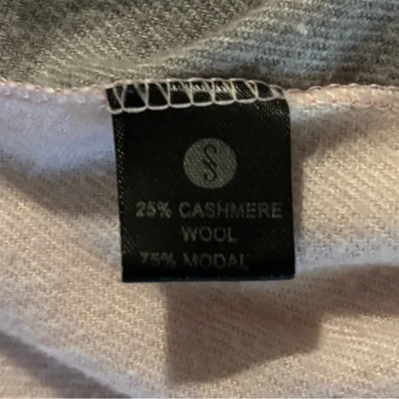 Gray and Pink Scarf - Picture 2 of 5